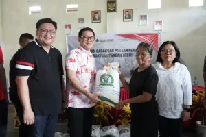 Pemimpin Idaman, Joune Ganda Kunjungi Wilayah Kepulauan dan Salurkan Bantuan Beras