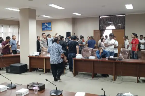 Rapat Dengar Pendapat Deadlock! Piter Susundame Sebut Bakal Lapor ke Badan Kehormatan