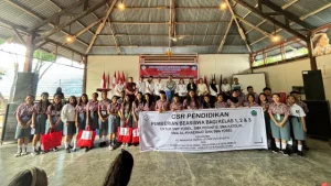 Peduli Dunia Pendidikan, PT Minahasa Cahaya Lestari Salurkan Beasiswa