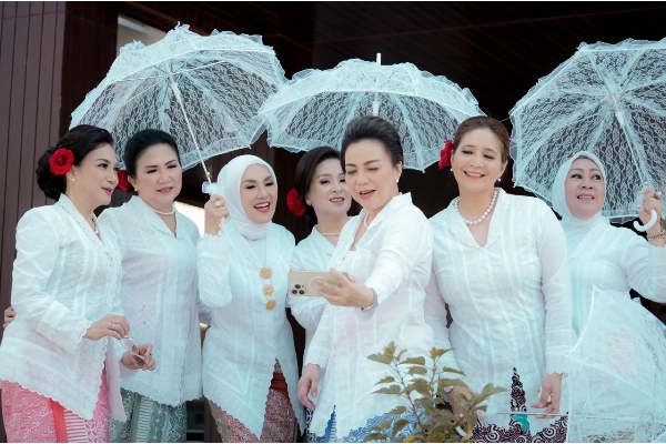 Kebaya Noni, Warisan Budaya Sulawesi Utara dengan Ciri Khasnya yang Harus Dilestarikan
