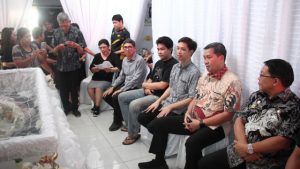 Serahkan Dua Santunan Jaminan Kematian, Steven Kandouw Ucapkan Belasungkawa kepada Keluarga Paslah-Sendoh