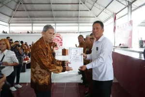 Bupati Minsel Franky Wongkar Terima Tanda Penghargaan Wredatama Nugraha Madya