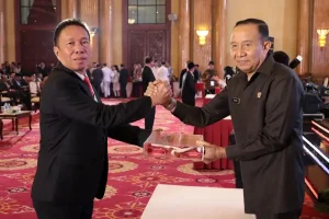 Bupati Franky Wongkar Terima Duplikat Bendara Pusaka
