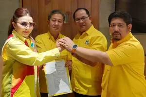 Breaking News! Petra Rembang dan Frede Massie Terima B1KWK dari Golkar