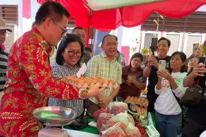 Kawal Gerakan Pangan Murah, Joune Ganda: Pemerintah Selalu Hadir di Tengah Warga