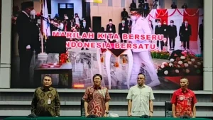 Jelang Pilkada, Andrei Angouw Serahkan SK Perpanjangan Masa Jabatan Ratusan Ujung Tombak Pemkot 