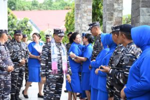 Farewell Laksma TNI Noudy Tangka, Tangis Haru dan Tepuk Tangan Keluarga Besar Lantamal VIII Manado