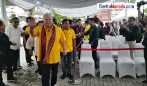 Meski Diguyur Hujan, Pasangan Jimmy Rimba Rogi-Kristo Ivan Lumentut Daftar ke KPU Manado