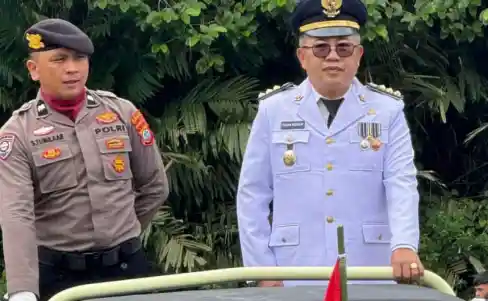 HUT RI di Kawangkoan Raya, Antara Mendur Bersaudara, Adrian Lionel Mendur dan Fabian Mendur