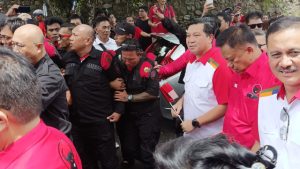 Dipimpin Langsung Olly Dondokambey, Tumpah Ruah Pendukung Antar Steven Kandouw – Denny Tuejeh ke KPU Sulut