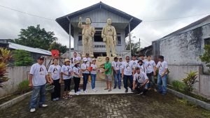 Susi Sigar Spontan Lakukan Baksos di Tugu Pers Mendur Kawangkoan
