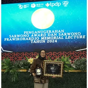 Ilmuwan dan Akademisi Unsrat Trina Tallei Dianugerahi Penghargaan Orator di BRIN Sarwono Prawirohardjo Memorial Lecture 2024