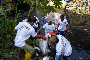 BRI Peduli Edukasi Masyarakat Jaga Kebersihan Sungai dan Hijaukan Lingkungan