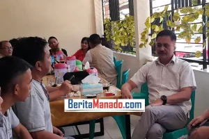 Ngopi di Amurang, Letjen (Purn) Denny Tuejeh Diserbu Warga…
