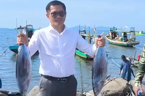 Potret Joune Ganda Semangat Tenteng Cakalang di Likupang Timur