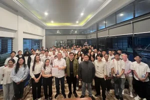 Forum Pemuda Lintas Gereja Tomohon Bahas Pemimpin yang Melayani, Penatua Michael Mait jadi Panutan