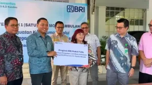 BRI Peduli Kesehatan Masyarakat, Serahkan Bantuan Mobil Ambulance kepada RSUP Kandou Manado