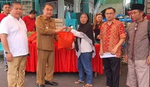 Sekda Micler Lakat Wakili Pjs Wali Kota Manado Clay Dondokambey Tinjau Sejumlah Pasar Murah
