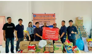 Telkomsel Salurkan CSR Bantuan Logistik untuk Korban Banjir Bandang di Rua