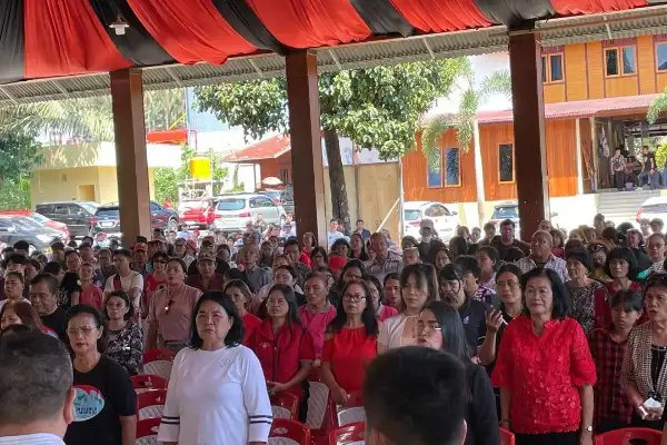 Keluarga Besar Maramis Berdoa untuk Keberhasilan Joune Ganda - Kevin Lotulung