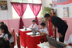 Reza Dotulong Pantau ANBK di SD Inpres Sukur, Sempatkan Pimpin Apel