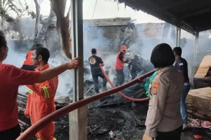 Dua Bangunan Rata Tanah! 500 Juta ‘Melayang’ Akibat Dilahap Sijago Merah