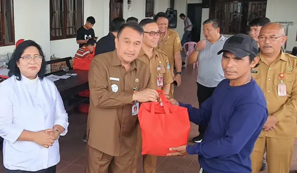 Sekda Micler Lakat Sebut Pasar Murah Bantu Warga Kurang Mampu