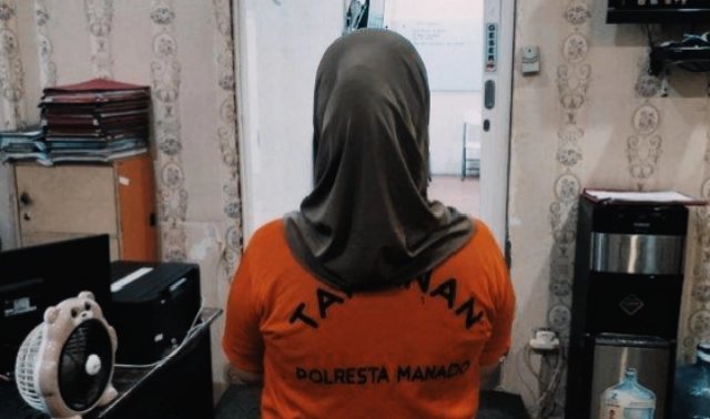 Perempuan Manado Nekat Curi Dua Iphone Demi Gaya Hidup