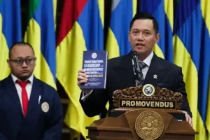 Agus Harimurti Yudhoyono Raih Gelar Doktor dari UNAIR dengan Predikat Cum Laude