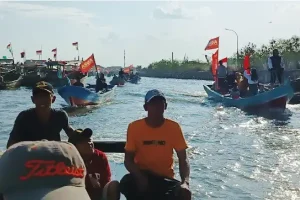 Baru Dilantik, Prabowo-Gibran Langsung Didemo Puluhan Perahu Nelayan