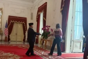 Sibuknya Presiden Prabowo Subianto di Hari Pertama Kerja