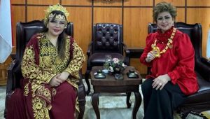 Maya Rumantir Terima Penghargaan dari Kesultanan Mangindanaw Mandanaue Darussalam Filipina