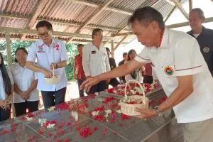 Joune Ganda Ziarah ke Makam Boy Rondonuwu, Pendiri Kabupaten Minahasa Utara