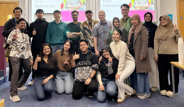 Rayakan 40 Tahun Hubungan Diplomatik, Indosoc University of Galway Gelar Kelas Bahasa Indonesia Pertama di Irlandia