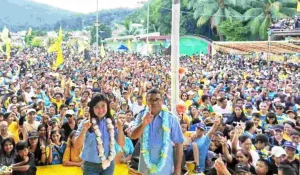 Ribuan Warga Siau Padati Kampanye Chyntia Kalangit-Heronimus Makainas