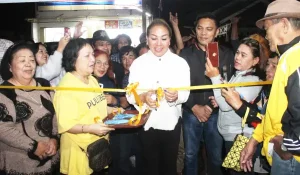 Youla Lariwa Mantik Resmikan Posko Pemenangan di Leilem dan Jalin Kebersamaan dengan Tradisi Makan di Daun