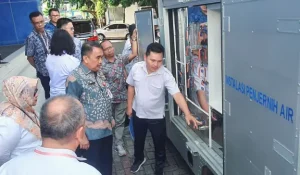 Sekda Micler Lakat Wakili Pemkot Manado Terima Bantuan Kendaraan Penjernih Air 
