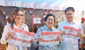 Andrei Angouw Bersama Keluarga Coblos Di TPS 1 Lawangirung