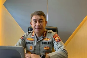 Dua Anggota Polisi Diperiksa Propam Akibat Berpose dengan Salah Satu Paslon Cagub Sulut