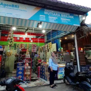 AgenBRILink Ini Berhasil Dekatkan Warga di Tengah Kebun Sawit dengan Layanan Perbankan