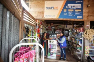 Kisah Sukses Agen Mitra UMi BRI, Tingkatkan Ekonomi Keluarga Hingga Sekolahkan Anak