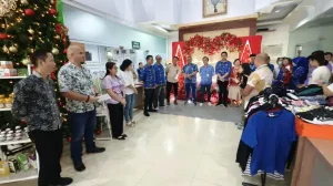 DWP RSUP Kandou Manado Berbagi Sukacita Natal Lewat Christmas Market