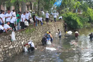 Rayakan HUT Ke-129, BRI Peduli Ajak Masyarakat Jaga Ekosistem Sungai dan Edukasi Lingkungan Bebas Sampah