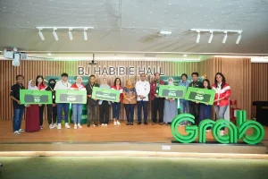 Tutup Tahun 2024, Grab Salurkan 1 Juta Dolar untuk Ojol dan Pelaku UMKM