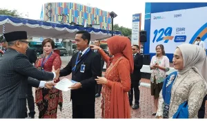 Di HUT ke-129, Luthfi Iskandar dan 23 Insan BRILian  Dapat Penghargaan Masa Kerja