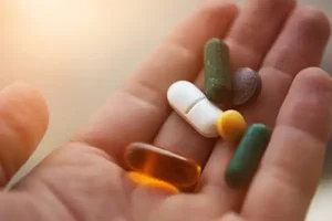 Cegah Gangguan Kesehatan di Bulan Desember, Ini Panduan Vitamin dan Suplemen Dari Apoteker