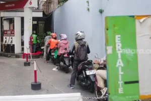 Usul Tegas! Tak Pakai Helm, Tidak Bisa Isi Bensin