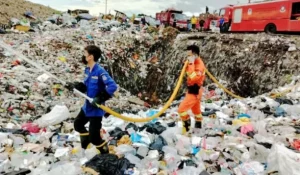 Dinas Lingkungan Hidup Semprot Eco-Enzyme di TPA Sumompo untuk Kurangi Bau dan Emisi