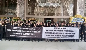 Alamak! Menteri Satryo Didemo Pegawai Kemendikti Saintek, Diduga Kerap Arogan 