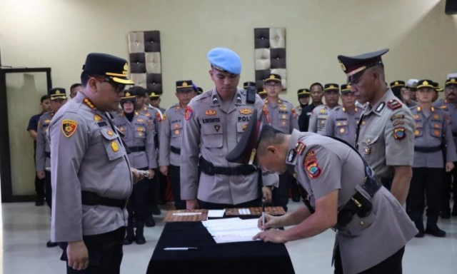 Kapolresta KBP Julianto Sirait Lantik Kasat Lantas dan Dua Kapolsek Baru di Polresta Manado